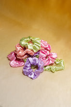 Load image into Gallery viewer, SCRUNCHIE ROSE