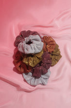 Load image into Gallery viewer, GLITTER SCRUNCHIE SILVER